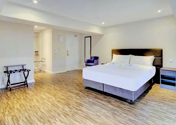 Oyo The Gissons Hotel