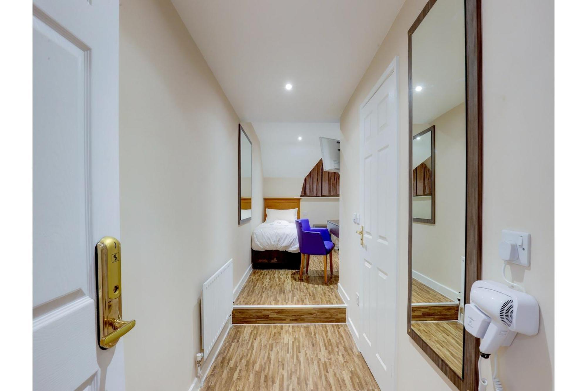Oyo The Gissons Hotel 4*